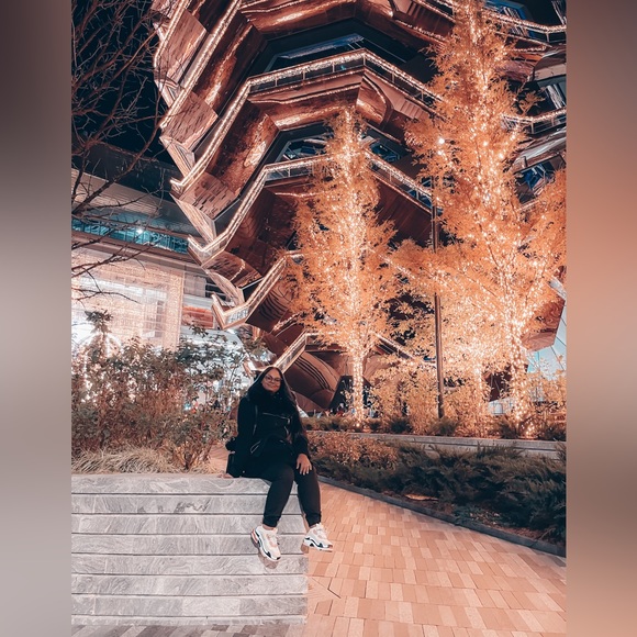 Welcome to our closet - Picture 7 of 11